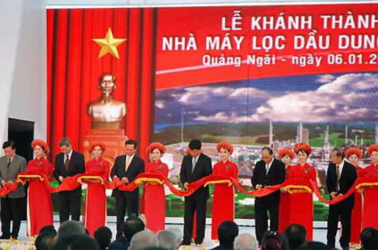 Nhà máy lọc dầu Dung Quất được khành thành ngày 6/1/2011.