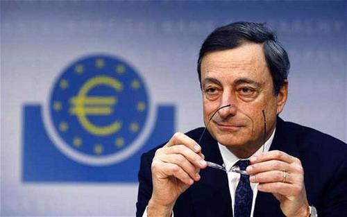 Tổng số tiền mà ECB sẽ bơm thêm vào thị trường thông qua chương trình mua trái phiếu sẽ là khoảng 360 tỷ euro, tương đương 390 tỷ USD - Ảnh: The Guardian.
