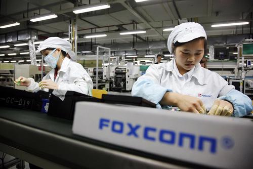 Foxconn sẽ trả 388,8 tỷ Yên tương đương 3,8 tỷ USD để mua lại 2/3 cổ phần của Sharp - Ảnh: Bloomberg.