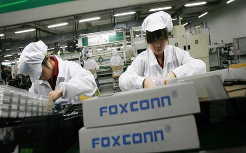 Foxconn hiện là hãng sản xuất điện tử theo hợp đồng lớn nhất thế giới 
với 700.000 công nhân ở Trung Quốc - Ảnh: Business Insider. 