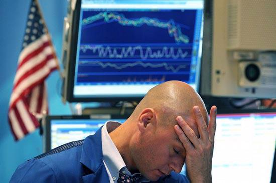 Các nhóm cổ phiếu tài chính niêm yết trên các sàn giao dịch chứng khoán của Mỹ và châu Âu đã đồng loạt rớt giá mạnh - Ảnh: Getty.