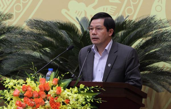 Giám đốc Sở Nội vụ Hà Nội Trần Huy Sáng báo cáo công tác biên chế trước Hội đồng nhân dân thành phố chiều 6/12.<br>
