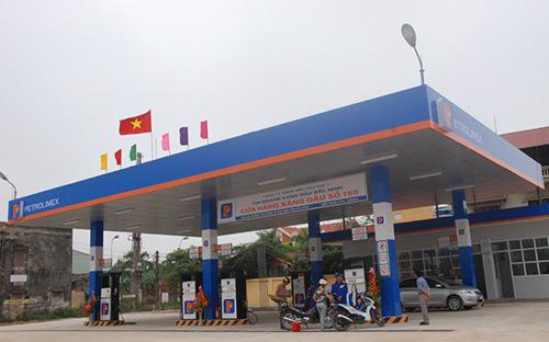 Tính đến hết tháng 10/2012, Petrolimex chiếm khoảng 50% thị phần xăng 
dầu trong nước, PV Oil (16,6%),  Saigon Petro (khoảng 6,5%), Thanh Lễ (5,3%),
 Tổng công ty Xăng dầu Quân đội (2,4%),...