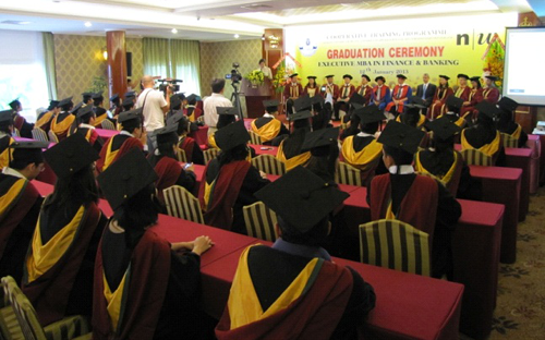 Lễ tốt nghiệp chương trình thạc sĩ quản trị Kinh doanh chuyên ngành Tài chính Ngân hàng ngày 12/01/2013 được tổ chức long trọng tại Khách sạn Rex, quận 1, Tp.HCM.