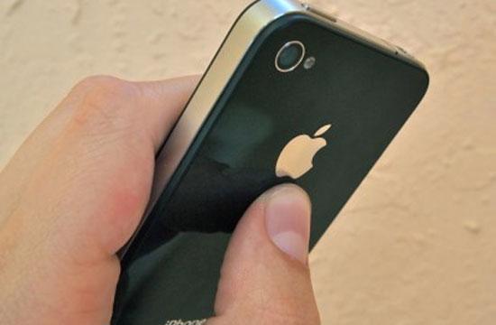 Các chuyên gia an ninh mang Bkav vừa đưa ra cảnh báo, kẻ xấu có thể lợi dụng lỗ hổng hệ điều hành của iPhone để thực hiện hành vi lừa đảo.
