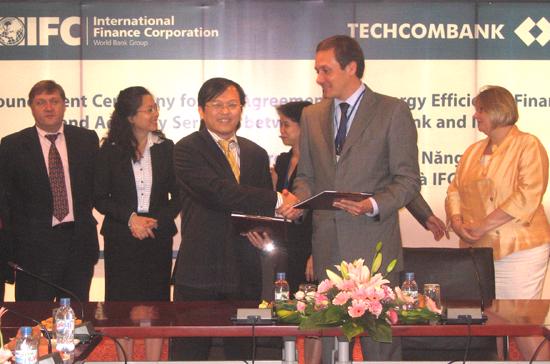 Lễ ký thỏa thuận giữa IFC và Techcombank - Ảnh: Anh Quân.
