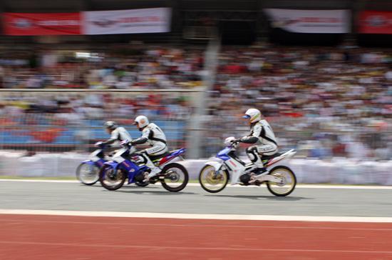 Vietnam Motor Cub Prix 2011 hứa hẹn sẽ đem lại cho người hâm mộ những màn tranh tài quyết liệt từ các tay đua chuyên nghiệp - Ảnh: Bobi.