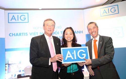 Ban Giám đốc AIG Việt Nam và Ông Leslie J. Mouat – Chủ tịch Tập đoàn AIG APAC (ngoài cùng bên trái).<br>