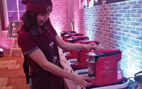 Với việc sáng tạo ra máy pha cà phê phin Café de Nam, cùng với quyết tâm
 chỉ sản xuất cà phê thuần chất, Vinacafé BH đang ấp ủ ước mơ đẩy mạnh 
thị trường xuất khẩu đối với sản phẩm cà phê thành phẩm, vốn được giá 
gấp nhiều lần so với hạt cà phê thô.