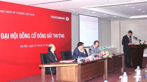 Đoàn Chủ tịch đại hội đồng cổ đông bất thường của Techcombank năm 2012.