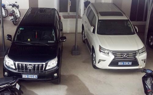 Chiếc xe Lexus màu trắng được doanh nghiệp trên địa bàn tặng tỉnh Cà Mau.<br>
