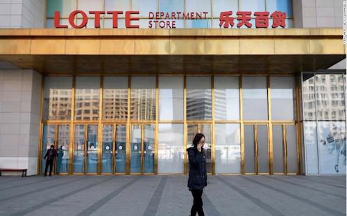 Lotte Mart cùng nhiều công ty Hàn Quốc lâm vào khốn đốn vì bị người Trung Quốc tẩy chay.