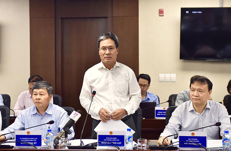 Phó chủ nhiệm Văn phòng Chính phủ Nguyễn Cao Lục truyền đạt các ý kiến chỉ đạo của Thủ tướng đối với EVN, tại buổi làm việc chiều 21/6.<br>