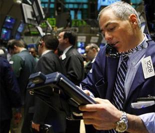 Chỉ số Dow Jones đã tăng gần 2% và chấm dứt chuỗi 3 ngày giảm điểm liên tiếp trước đó - Ảnh: Reuters.