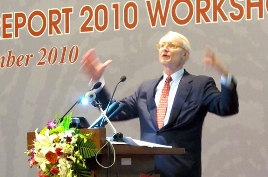 GS. Michael Porter - Ảnh: Anh Quân.