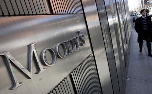 Anh luôn được đánh giá tín nhiệm nợ AAA, mức hàng đầu kể từ năm 1978 từ cả Moody’s và S&amp;P. Hiện nợ ròng của Anh tương đương 68% GDP vào cuối năm ngoái - Ảnh: Bloomberg.<br>