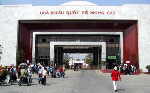 Xe ôtô du lịch tự lái sẽ chạy qua cửa khẩu Móng Cái, Quảng Ninh.<br>