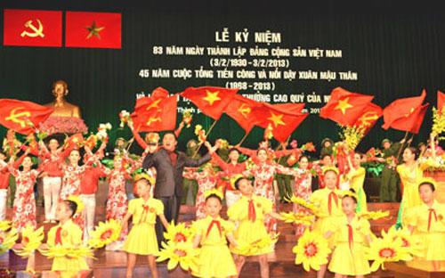 Chương trình văn nghệ tại lễ kỷ niệm 83 năm ngày thành lập Đảng Cộng sản Việt Nam - Ảnh: SGGP.