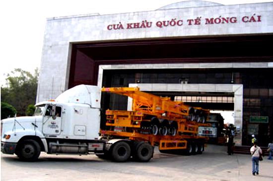 Hàng nhập khẩu từ Trung Quốc qua cửa khẩu Móng Cái.