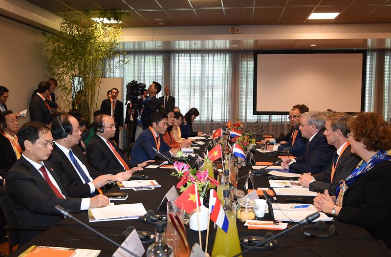 Thủ tướng Nguyễn Xuân Phúc dự hội nghị bàn tròn với các doanh nghiệp, đối tác Hà Lan ngày 10/7.<br>