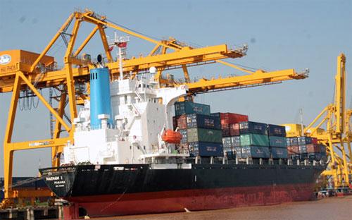 Cán cân thương mại hàng hóa của Việt Nam tính từ đầu 
năm đến hết ngày 15/5/2013 thâm hụt 1,51 tỷ USD, bằng 3,4% tổng kim 
ngạch xuất khẩu của cả nước.