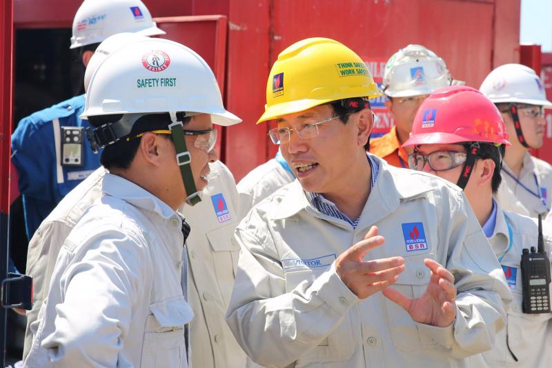 Tổng giám đốc Nguyễn Vũ Trường Sơn kêu gọi tinh thần đoàn kết, chia sẻ khó khăn của các lao động dầu khí.&nbsp;