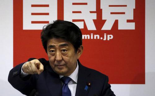Từ khi ông Abe nắm giữ cương vị Thủ tướng Nhật, thị trường chứng khoán Nhật đã tăng điểm mạnh, đồng yên yếu hỗ trợ rất nhiều cho các tập đoàn đa quốc gia của Nhật.