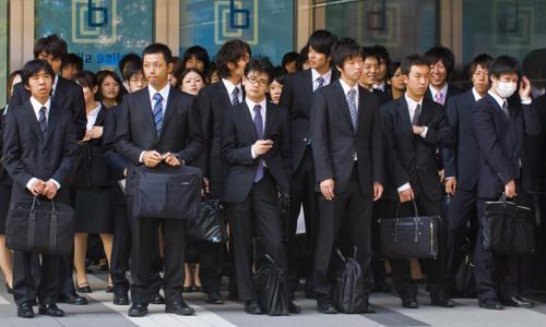 Tính toán của Ngân hàng Trung ương Nhật (BOJ) cho thấy lương người lao 
động cần tăng 3% thì lạm phát mới có thể đạt mức mục tiêu 2% - Ảnh: Japan Today.<br>