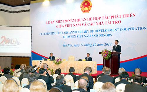 Thủ tướng Nguyễn Tấn Dũng phát biểu tại lễ kỷ niệm 20 năm quan hệ hợp tác và phát triển giữa Việt Nam và các nhà tài trợ, sáng 17/0.<br>