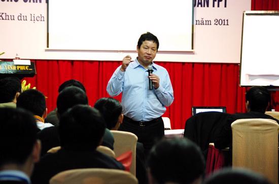PGS.TS Trương Gia Bình, Trưởng khoa Quản trị kinh doanh (HSB), chia sẻ tại lớp học Mini-MBA.
