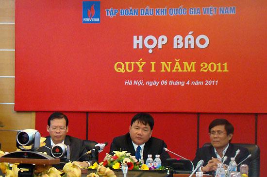 Lãnh đạo Petro Vietnam chủ trì buổi họp báo sáng 6/4.
