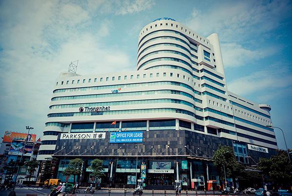 Từ năm 2015 đến nay, Parkson liên tục đóng cửa 3 trung tâm thương mại cao cấp tại Việt Nam. Trước Parkson Viet Tower là Parkson Landmark cũng tại Hà Nội và Parkson Paragon tại Tp.HCM. Hiện Parkson chỉ còn 7 trung tâm tại Tp.HCM, Đà Nẵng và Hải Phòng.