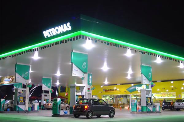 Petronas đã buộc phải sa thải khoảng 1000 nhân viên tại Malaysia - Ảnh: Kutching Directory.<br>
