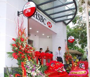 Sau khi ngân hàng con đi vào hoạt động, HSBC liên tục mở các phòng giao dịch mới tại Hà Nội và Tp.HCM.