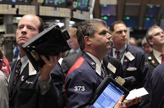 Các cổ phiếu đã có lúc rớt giá mạnh, đẩy thị trường đứng sát bờ vực "bear market" - Ảnh: Reuters.
