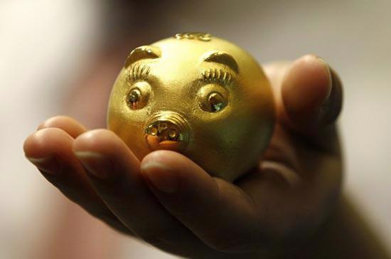 Nhiều quốc gia muốn loại vàng ra khỏi rổ hàng hóa tính lạm phát, bởi mức tăng giá mặt hàng này thời gian qua là quá lớn - Ảnh: Reuters.
