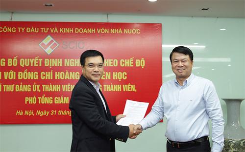 Ông Nguyễn Đức Chi trao quyết định làm đại diện pháp luật, phụ trách Ban Giám đốc SCIC cho ông Nguyễn Chí Thành.