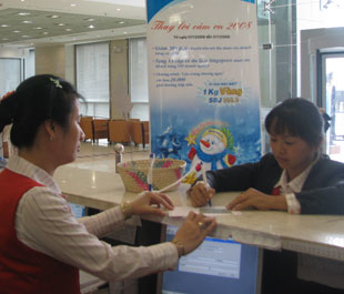Giao dịch tại một chi nhánh của Sacombank.