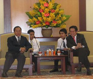 Buổi thảo luận giữa Phó thống đốc Ngân hàng Nhà nước Lào với Chủ tịch Tập đoàn Sacombank trong khuôn khổ chuyến thăm.