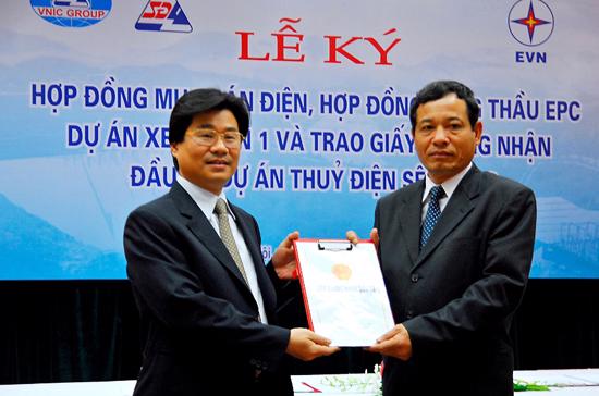 Lễ trao giấy chứng nhận đầu tư ra nước ngoài dự án thủy điện Sekong 3 tại Lào cho tập đoàn Sông Đà ngày 2/3/2011.