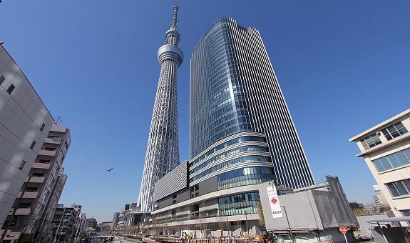 Tháp truyền hình Tokyo Sky Tree cao 634 m.