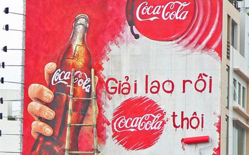 Coca-Cola đã kết hợp cùng họa sĩ Phan Vũ Linh, họa sĩ nổi tiếng với 
những tác phẩm digital art và tranh nghệ thuật, để sáng tác billboard vẽ
 sơn dầu Coca-Cola.