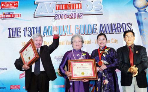Chương trình The Guide Awards lần thứ 14 (“Liên hoan các doanh nghiệp du lịch Việt Nam”) do ấn phẩm The Guide thuộc Thời báo Kinh tế Việt Nam khởi xướng diễn ra tại Vinpearl Luxury Đà Nẵng hôm nay (22/8).<br>&nbsp;<br>Được bắt đầu từ năm 1999, The Guide Awards đã trở thành điểm hội tụ các doanh nghiệp du lịch lớn nhất tại Việt Nam, với sự tham gia của gần 400 doanh nghiệp trong cả nước.<br>&nbsp; <br>Nhân dịp này, chương trình sẽ&nbsp;công bố 124 gương mặt tiêu biểu đã được bạn đọc và Ban biên t