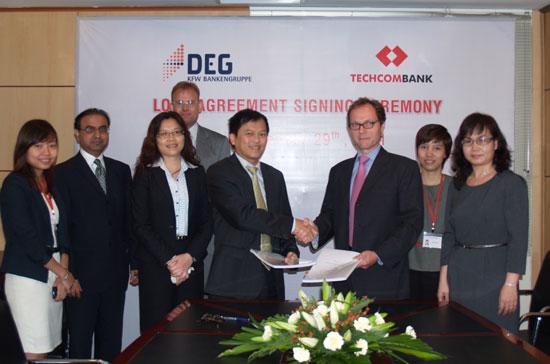 Lễ ký hợp đồng khoản vay giữa Techcombank với DEG.
