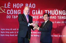 Đây là lần đầu tiên một ngân hàng Việt Nam được nhận trọn ba giải thưởng quốc tế này của Tạp chí Finance Asia.