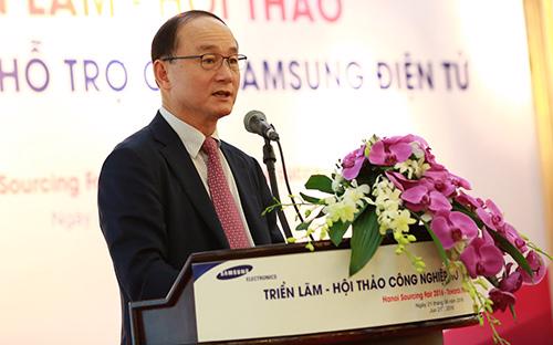 Ông Han Myoungsup, Tổng giám đốc Tổ hợp Samsung Việt Nam, chia sẻ với các doanh nghiệp phụ trợ Việt Nam về nhu cầu và điều kiện để tham gia vào chuỗi cung ứng của Samsung.