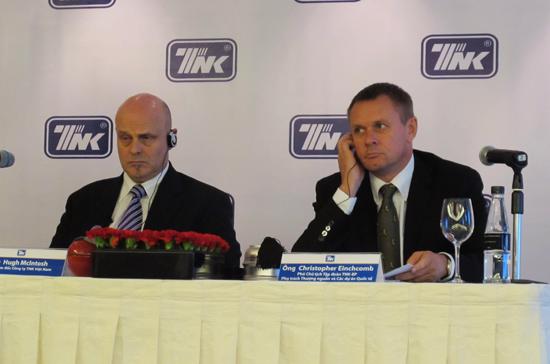 Các lãnh đạo của TNK-BP và TNK Việt Nam tại buổi họp báo công bố nhận giấy phép đầu tư tại Việt Nam - Ảnh: Anh Quân.