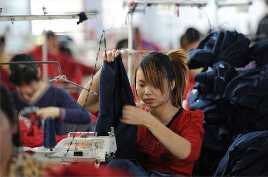 Lương công nhân tại Trung Quốc tăng khá nhiều trong năm nay - Ảnh: Nytimes.