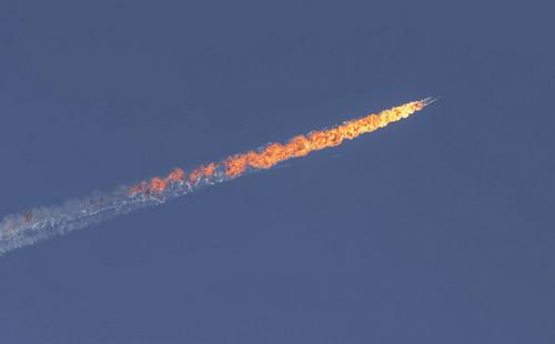 Một quan chức Bộ Quốc phòng Thổ Nhĩ Kỳ cho biết chiếc máy bay Su-24 đã 
bị phát hiện bay vào không phận Thổ Nhĩ Kỳ mà chưa xin phép nên đã bị 
bắn hạ - Ảnh: Bloomberg.