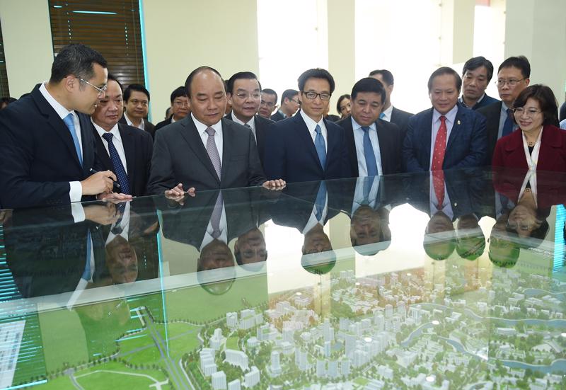 Theo Thủ tướng Nguyễn Xuân Phúc, khu công nghệ cao Hòa Lạc vẫn còn nhiều tồn tại, bất cập, trong đó nổi lên là công tác giải phóng mặt bằng quá ì ạch, kéo dài trong 20 năm. 